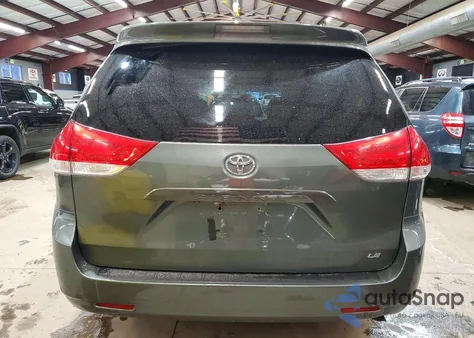 2014 Toyota Sienna Le z USA, uszkodzony, nr VIN 5TDKK3DC2ES413194